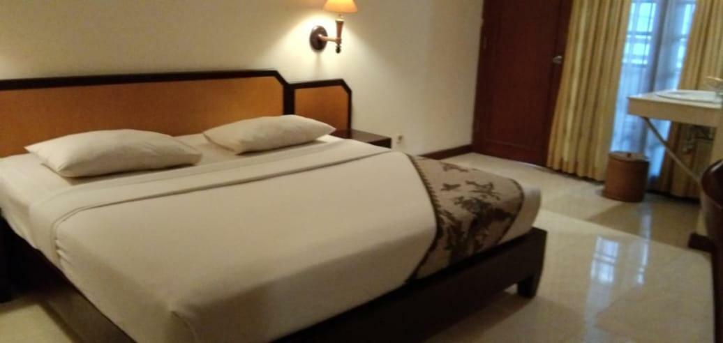 โรงแรมบารอนอินดาห์ Surakarta  ภายนอก รูปภาพ