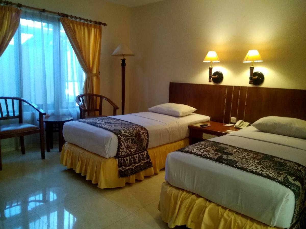 โรงแรมบารอนอินดาห์ Surakarta  ภายนอก รูปภาพ